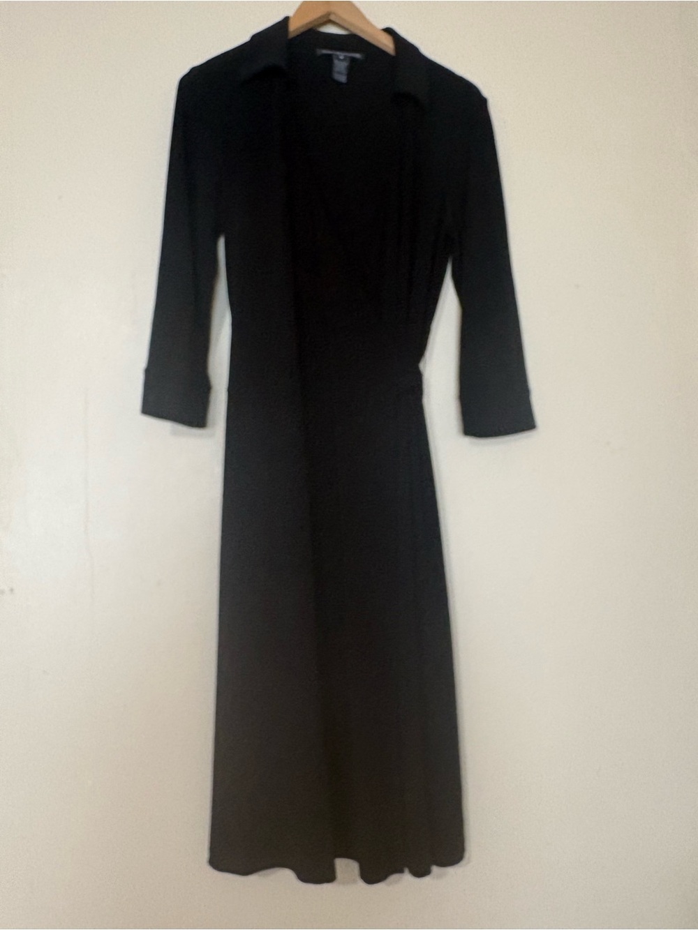 Jones Wear Black Long Sleeve Wrap-Style Midi Dress with Collar